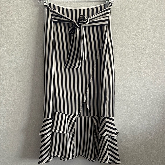 Who What Wear Dresses & Skirts - Who What Wear White and Black Stripped Skirt Size 2
